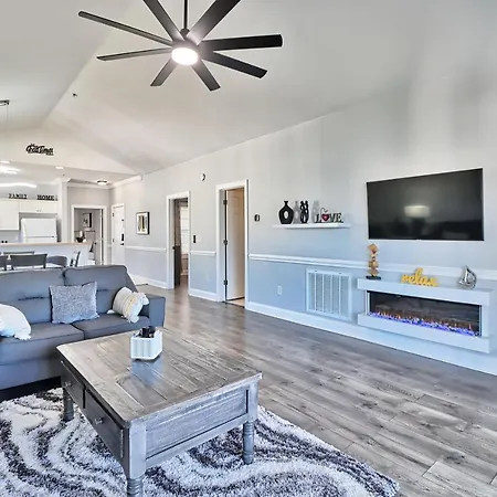 Modern Condo On Golf Course, Pet Friendly! Sleeps-8!